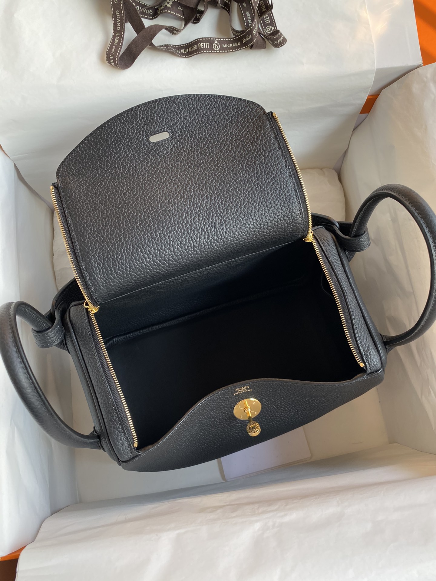 Hermes Lindy 26cm Handbag Shoulder Bag In Black Clemence Leather